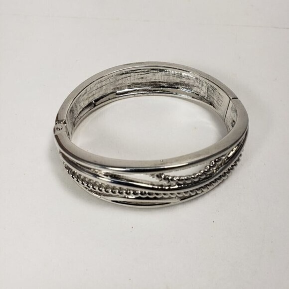 Chunky Silver-Tone Oval Bangle Bracelet – Textured Rope & Polished Metal Cuff - Picture 6 of 8